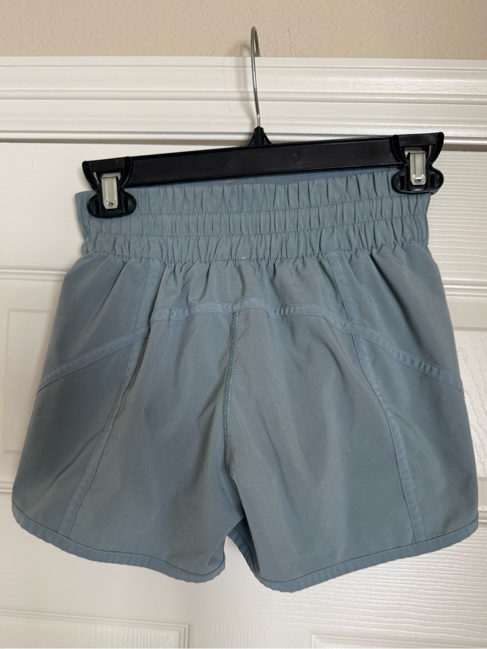 Lululemon Tracker Short Size 4 - Picture 2 of 3